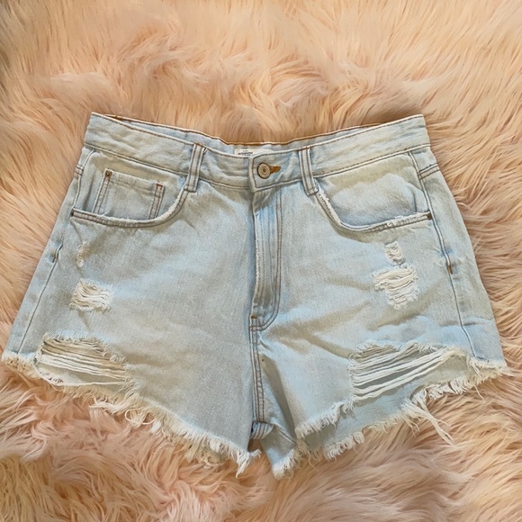 Zara Pants - High Waisted ripped denim shorts